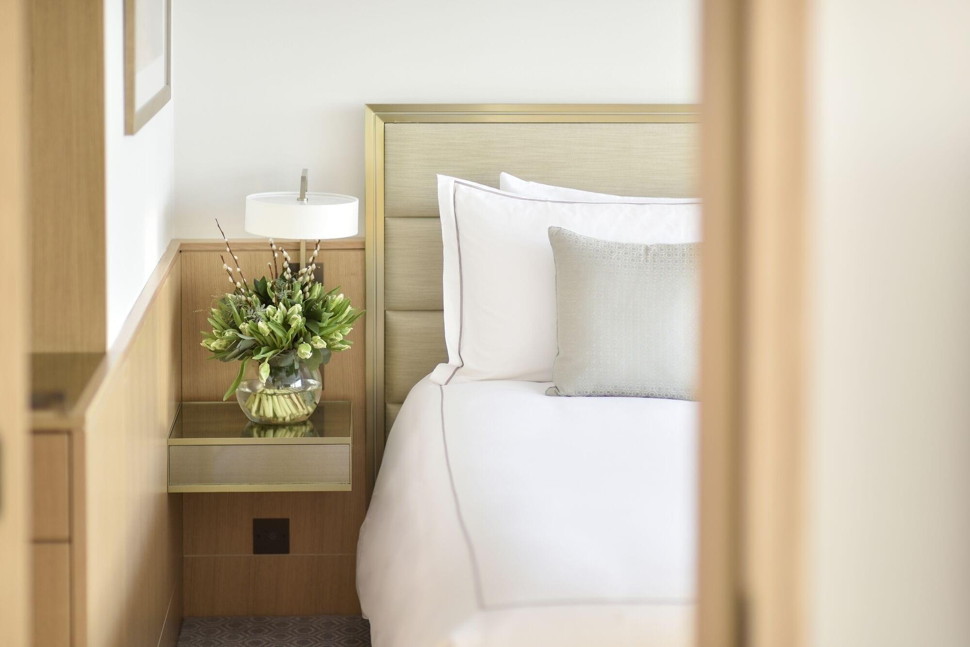 Hotel Royal Lancaster Londra Esterno foto A bedroom at the hotel