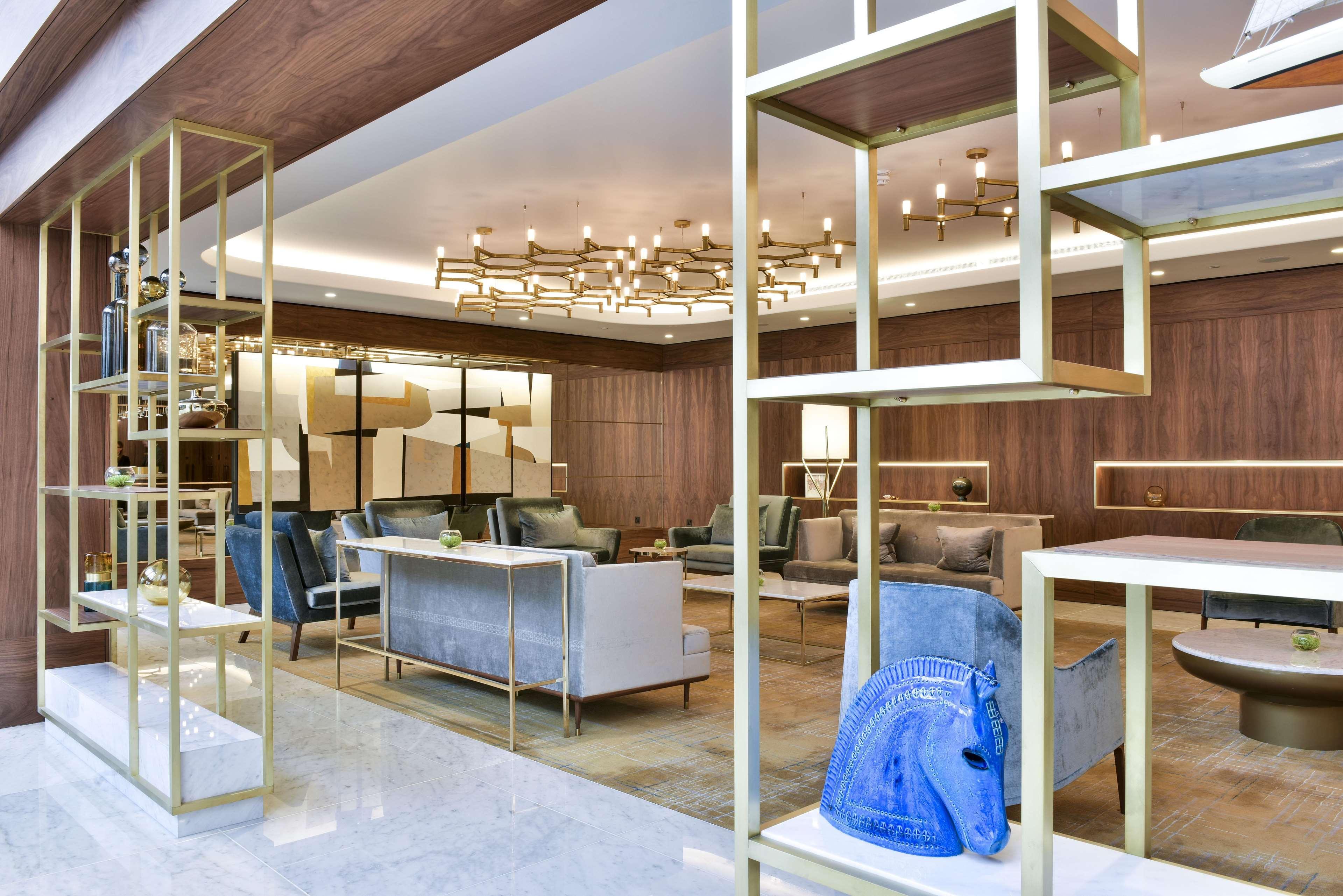 Hotel Royal Lancaster Londra Esterno foto The lounge at the airport