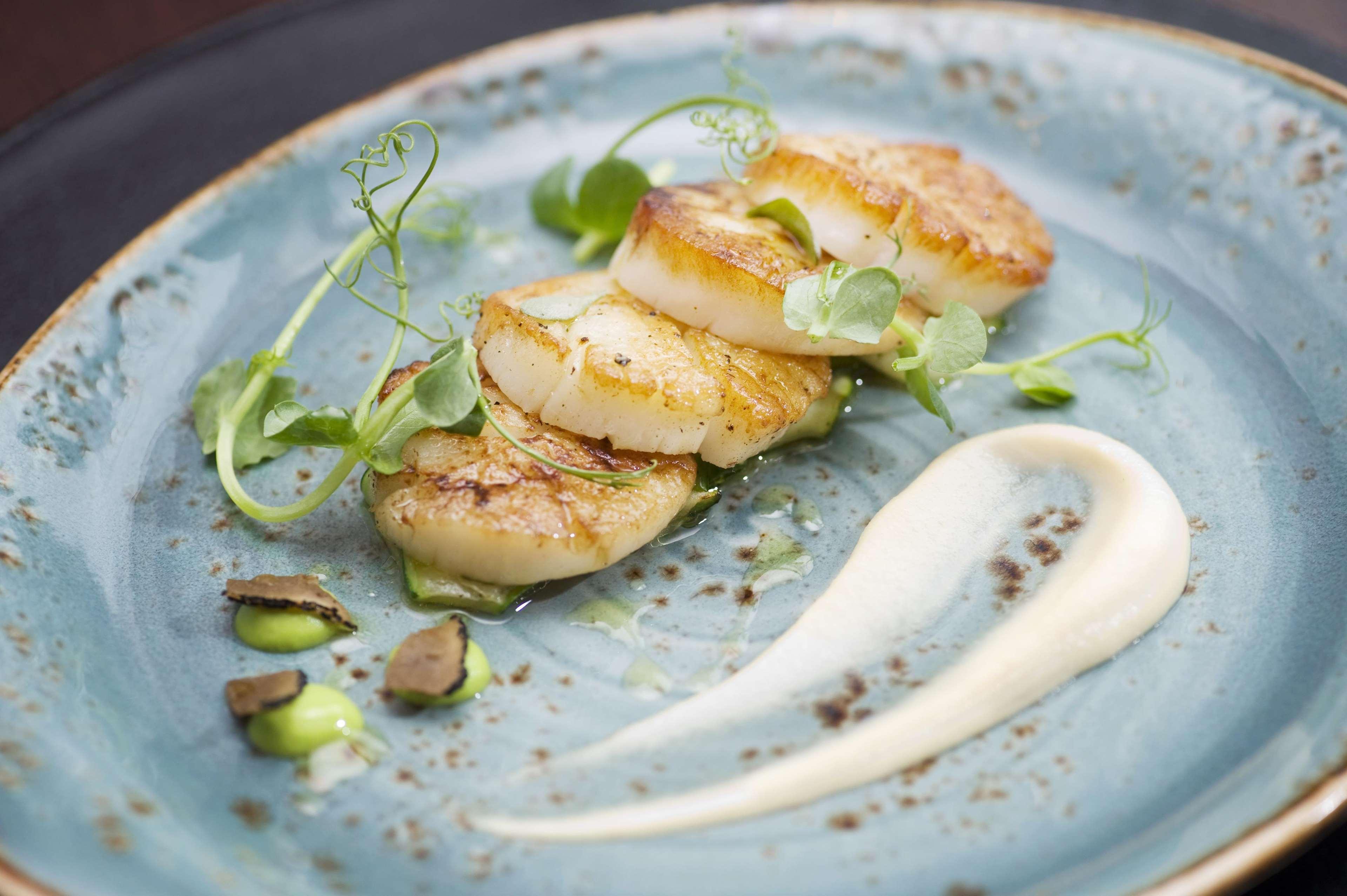 Hotel Royal Lancaster Londra Esterno foto Scallops with a white sauce