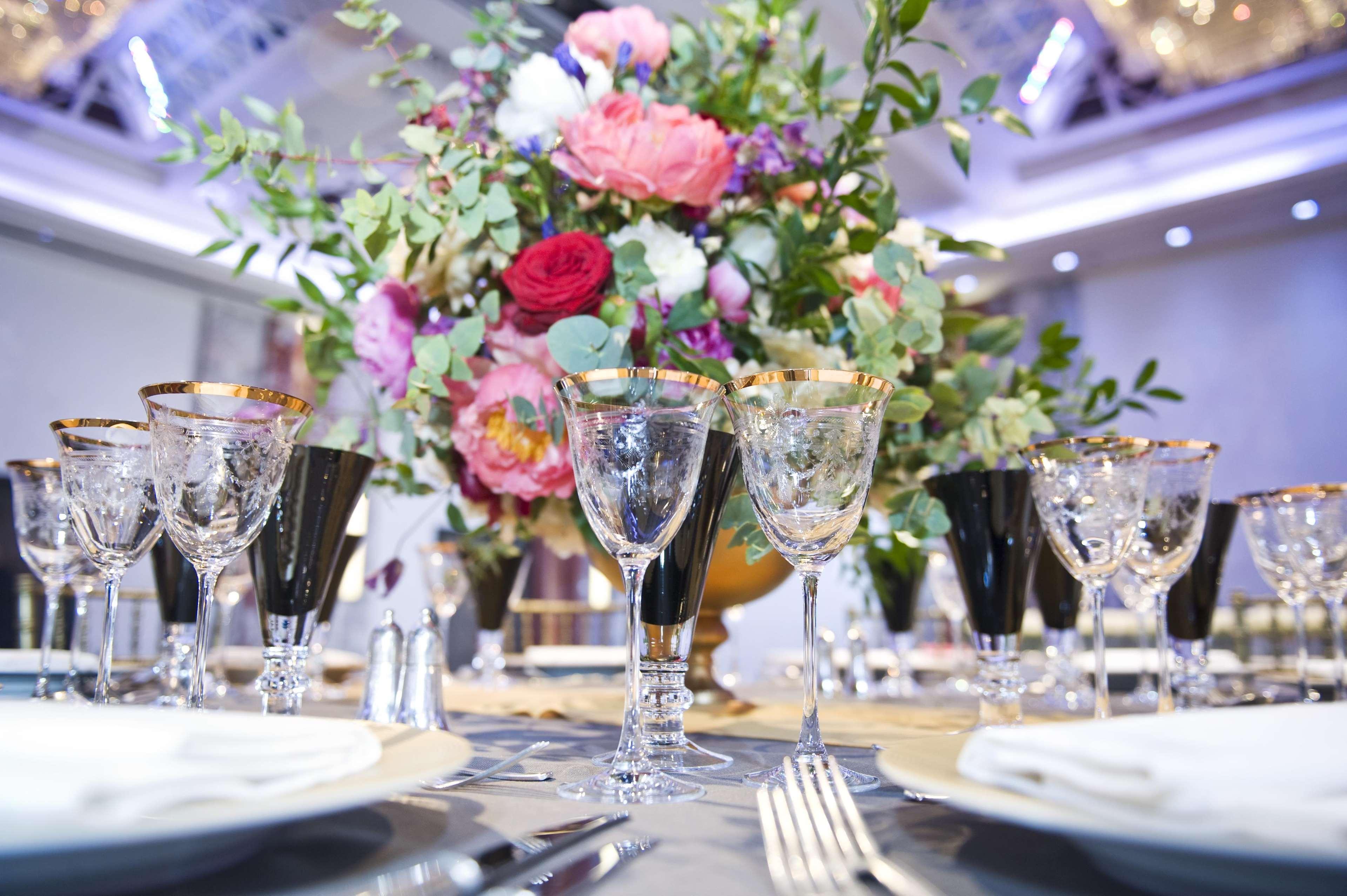 Hotel Royal Lancaster Londra Esterno foto A table set for a formal dinner