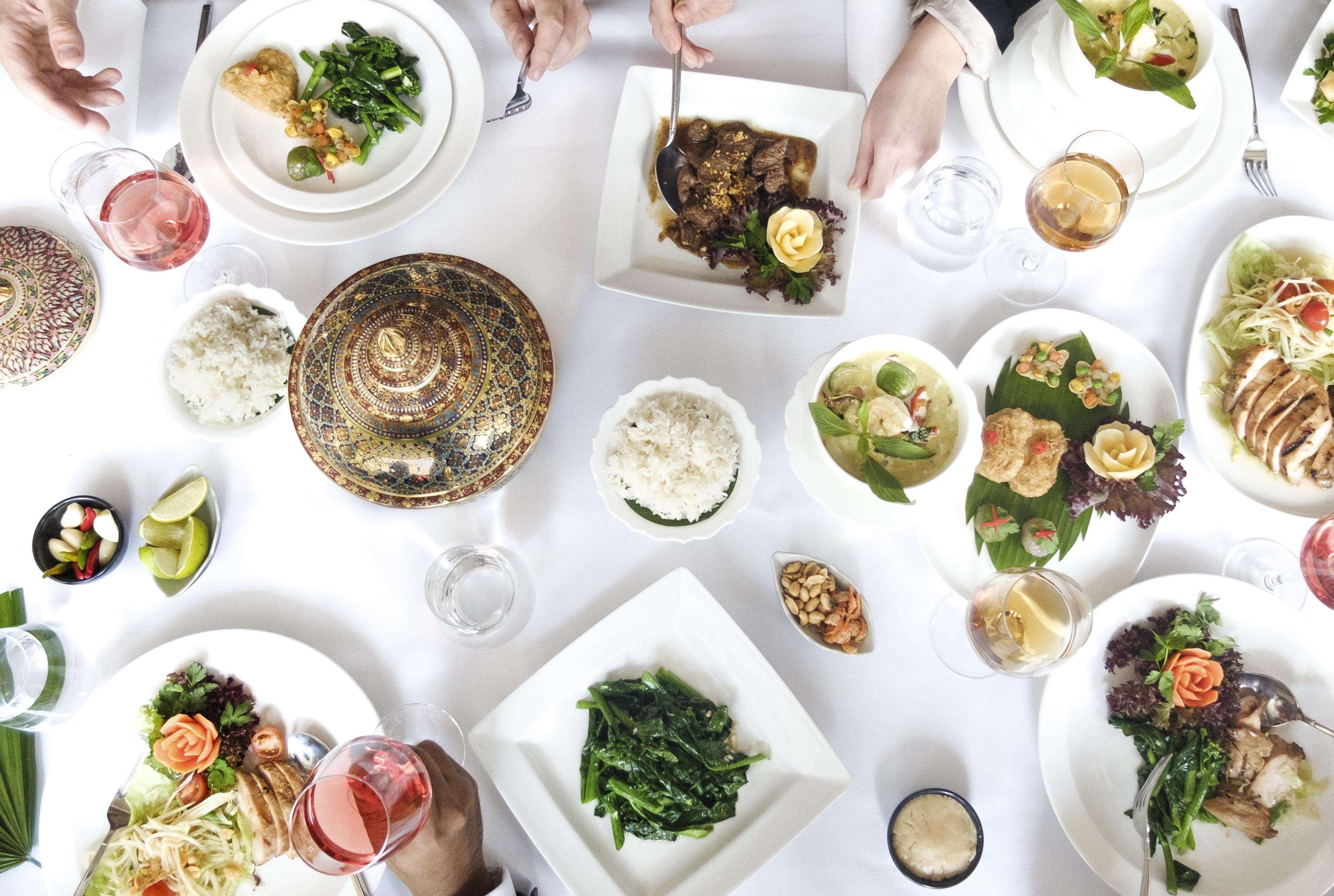 Hotel Royal Lancaster Londra Esterno foto A selection of dishes at the restaurant