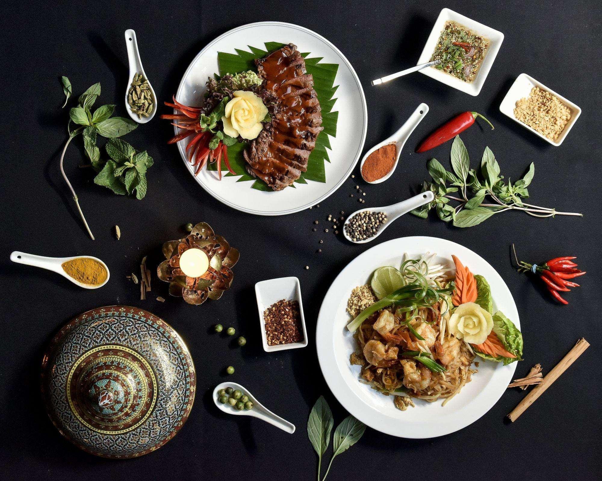 Hotel Royal Lancaster Londra Esterno foto Thai cuisine