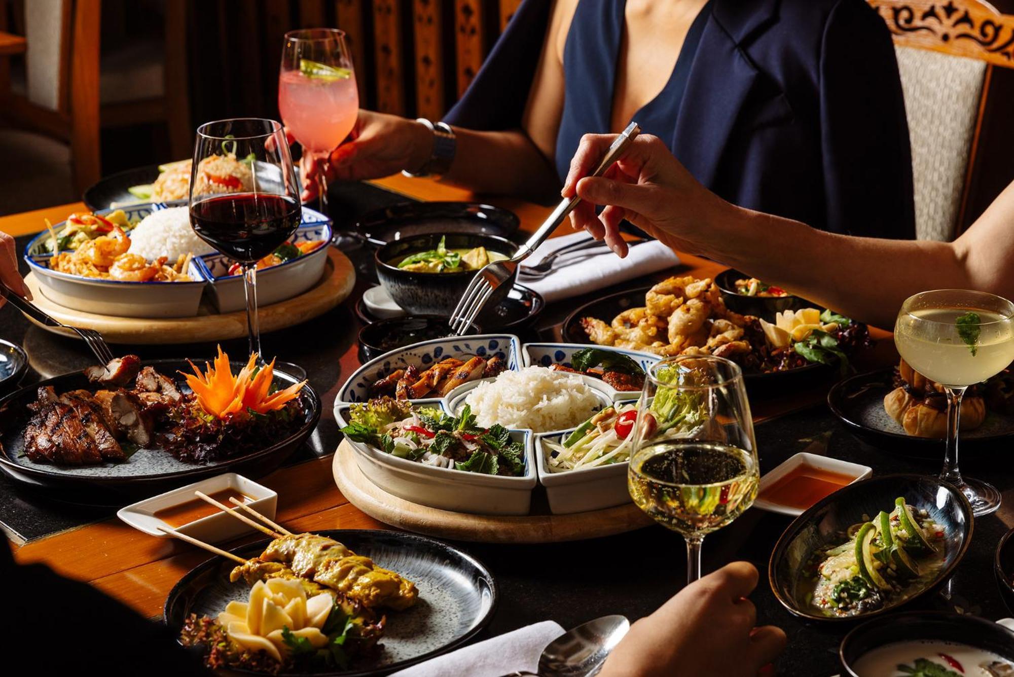 Hotel Royal Lancaster Londra Esterno foto A selection of dishes at a restaurant